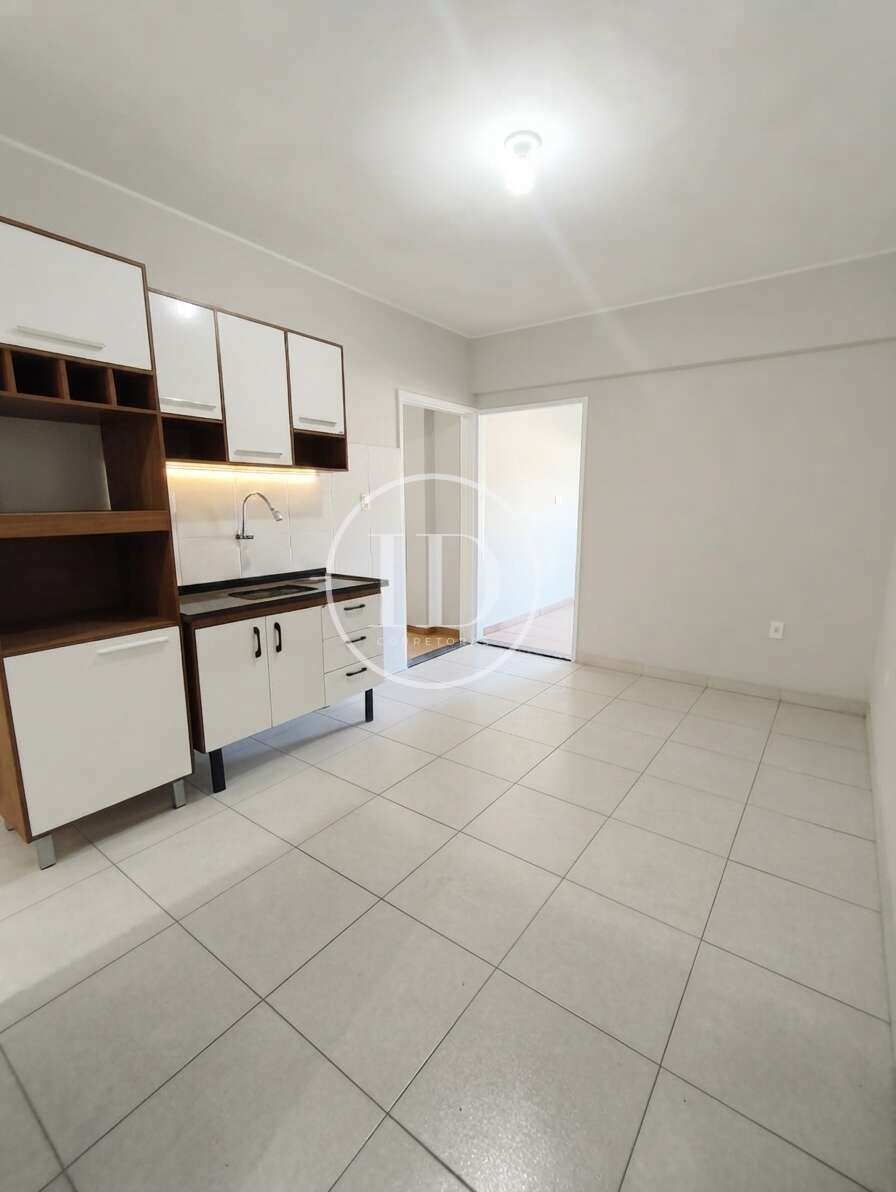  - Apartamento amplo, ensolarado e com excelente localização no Jardim Califórnia