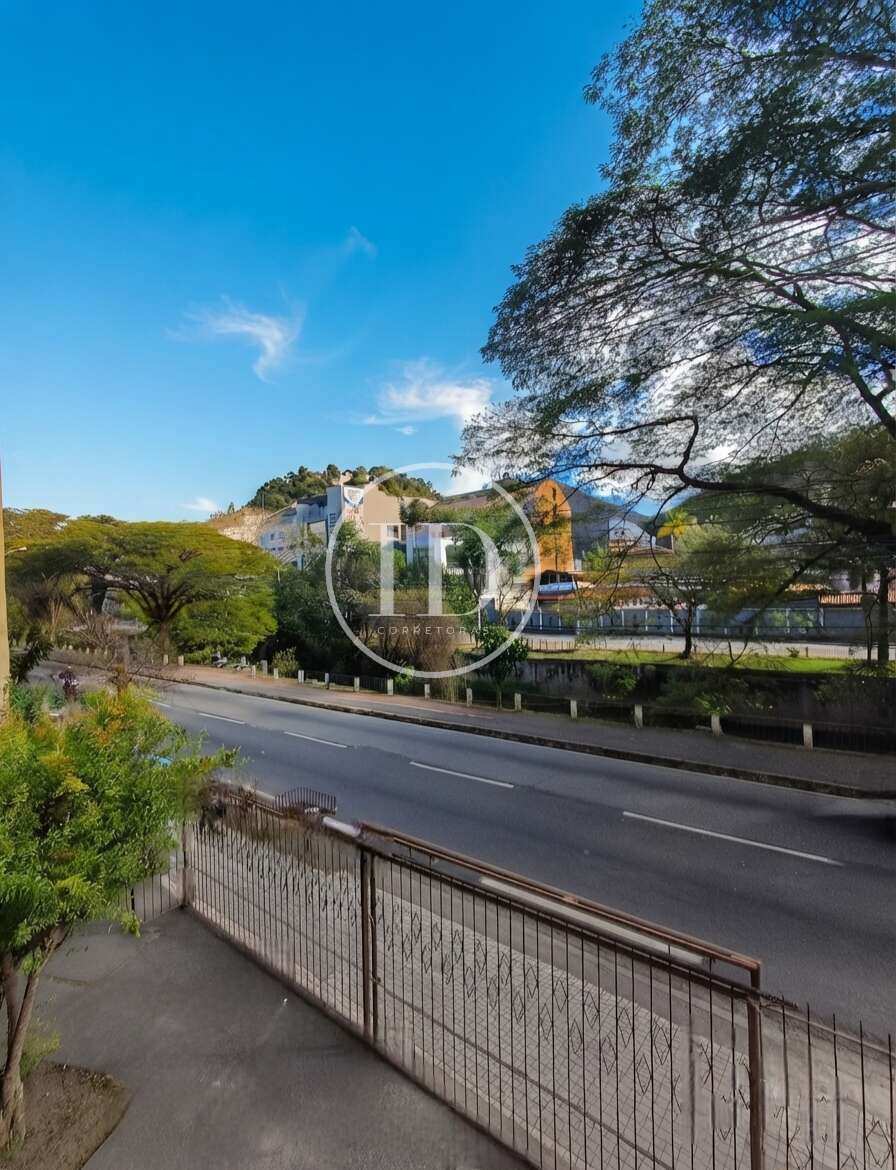  - Apartamento Reformado no Centro de Nova Friburgo | 170 m² | 3 Quartos