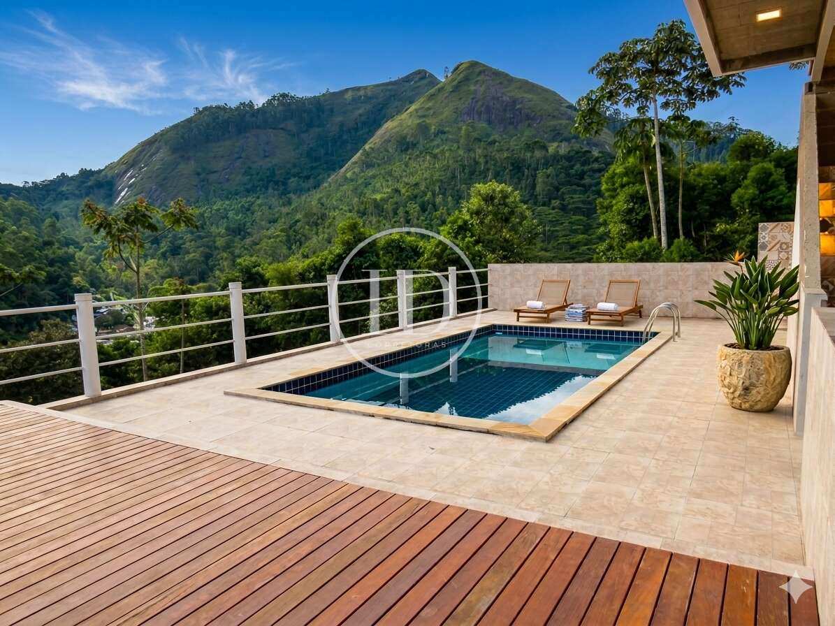 Casa à venda com 5 quartos - Vale dos Pinheiros,Nova Friburgo