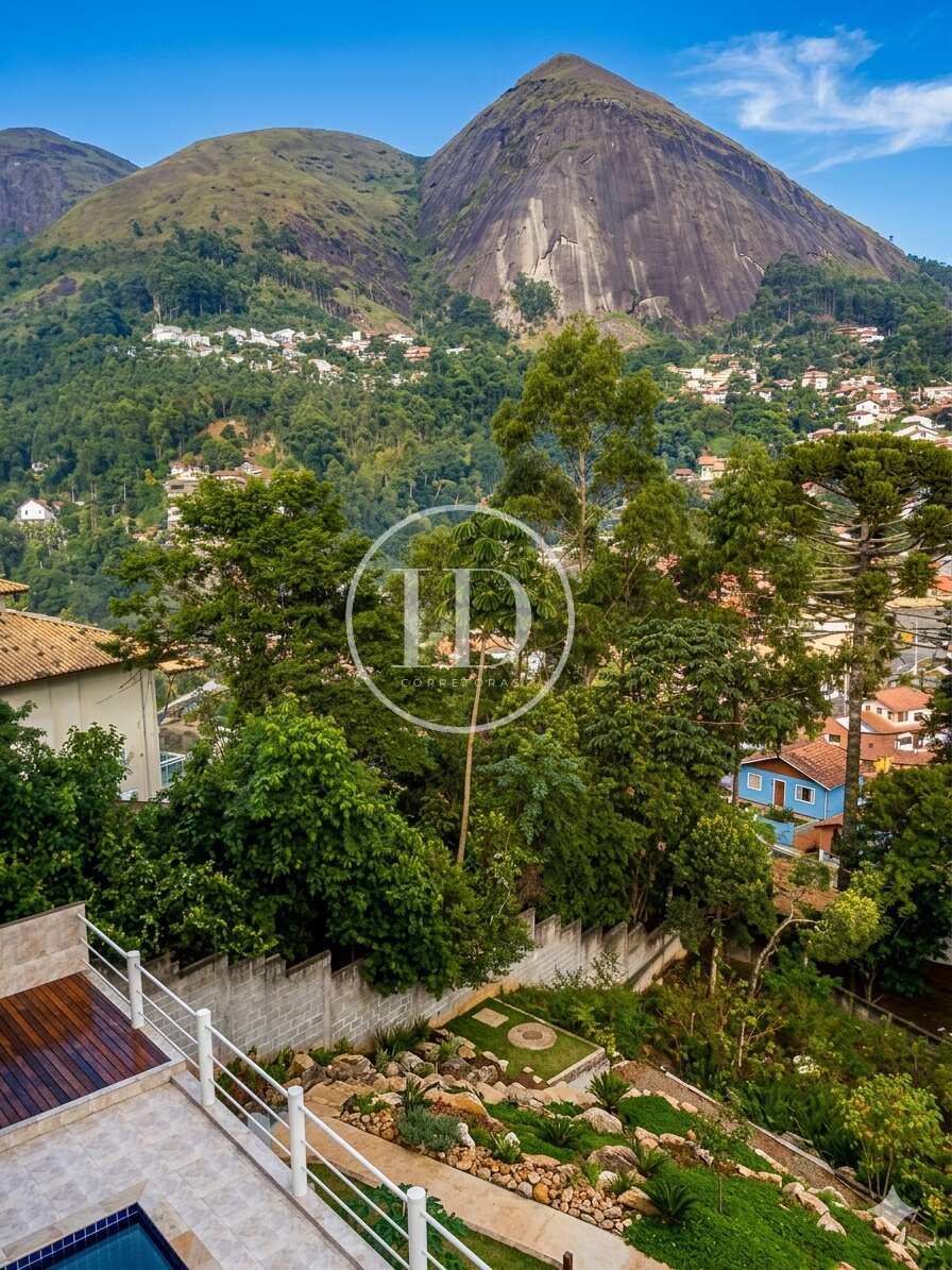 Casa à venda com 5 quartos - Vale dos Pinheiros,Nova Friburgo