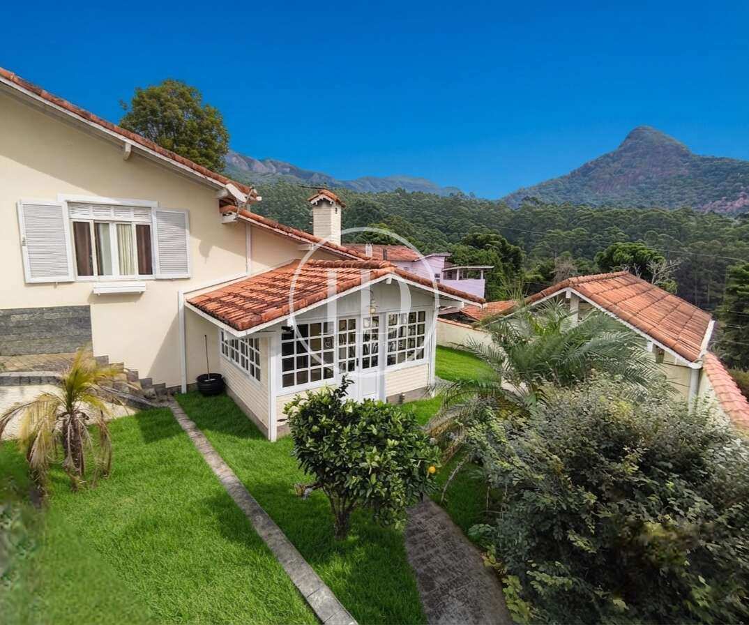 Casa à venda com 4 quartos - CASCATINHA,Nova Friburgo
