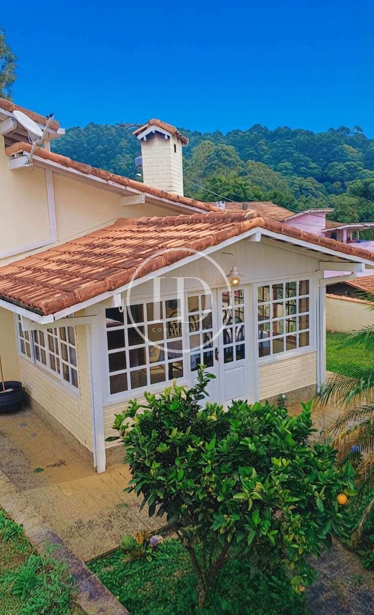 Casa à venda com 4 quartos - CASCATINHA,Nova Friburgo