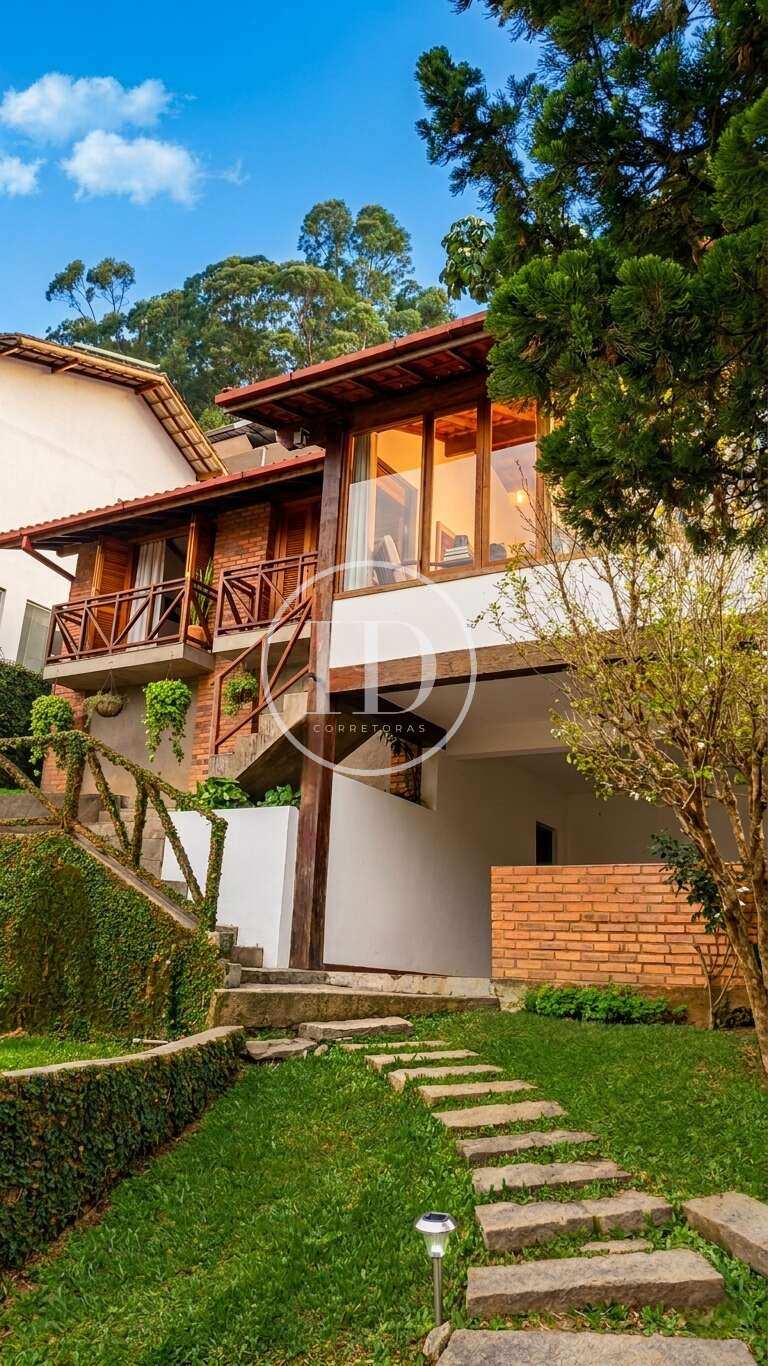 Casa à venda com 5 quartos - Vale dos Pinheiros,Nova Friburgo