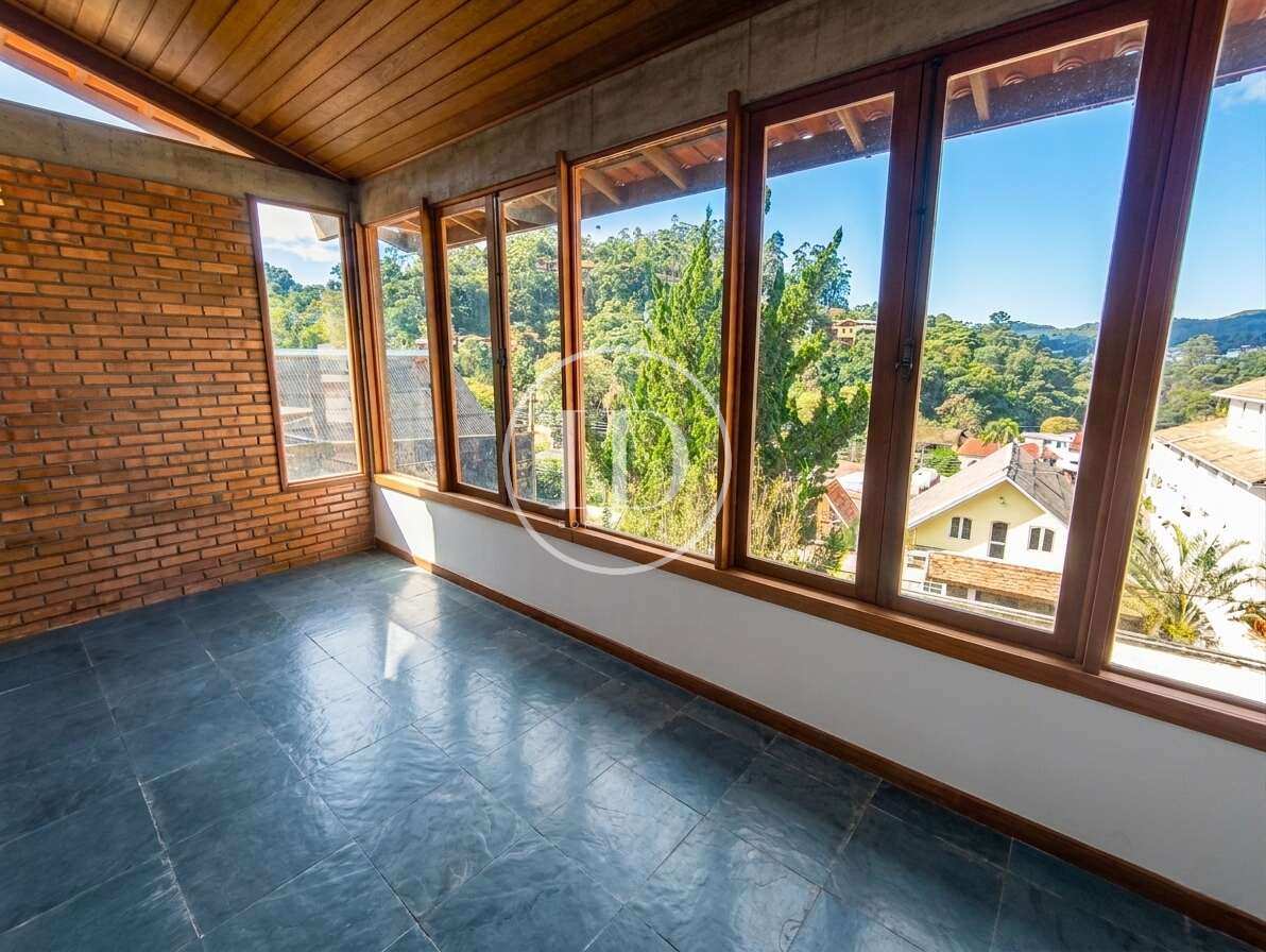 Casa à venda com 5 quartos - Vale dos Pinheiros,Nova Friburgo