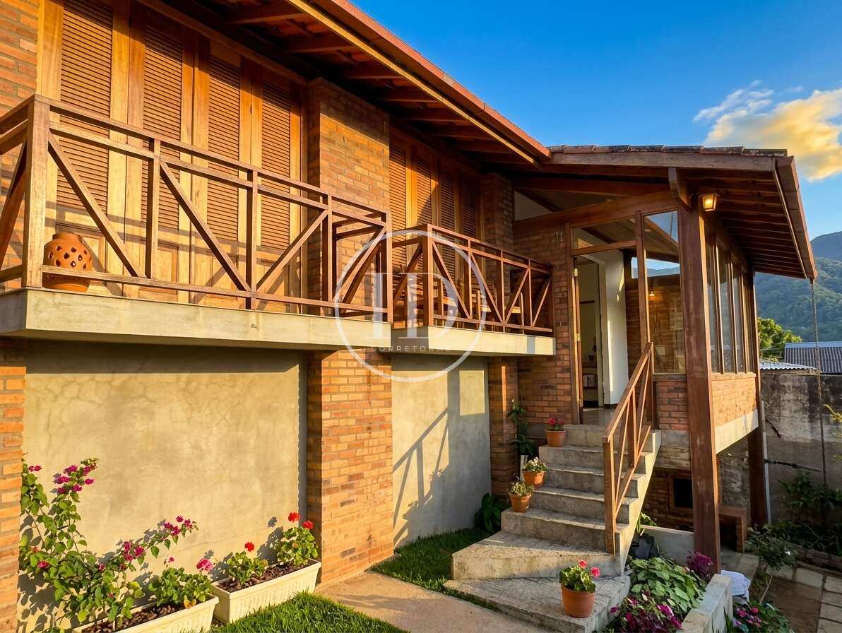 Casa à venda com 5 quartos - Vale dos Pinheiros,Nova Friburgo
