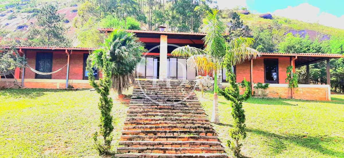 Sítio à venda com 4 quartos - Campo do Coelho,Nova Friburgo