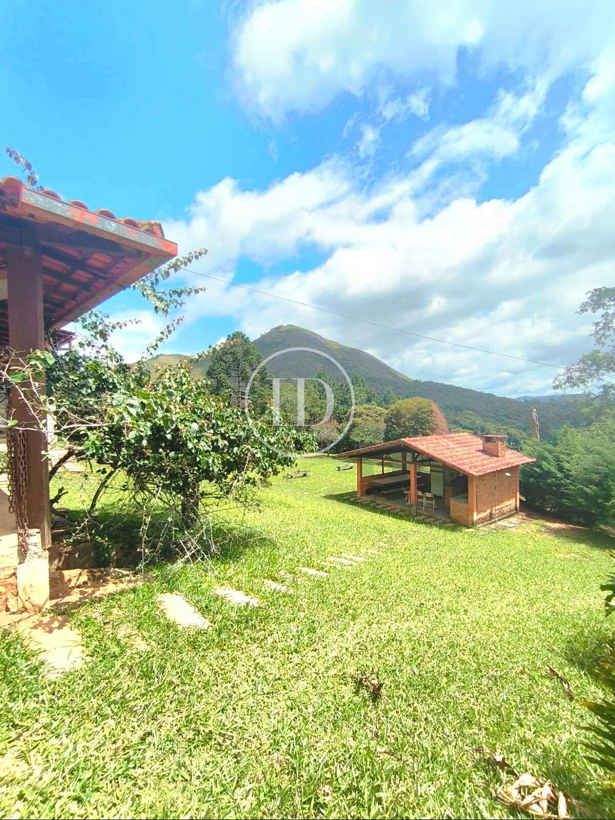 Sítio à venda com 4 quartos - Campo do Coelho,Nova Friburgo